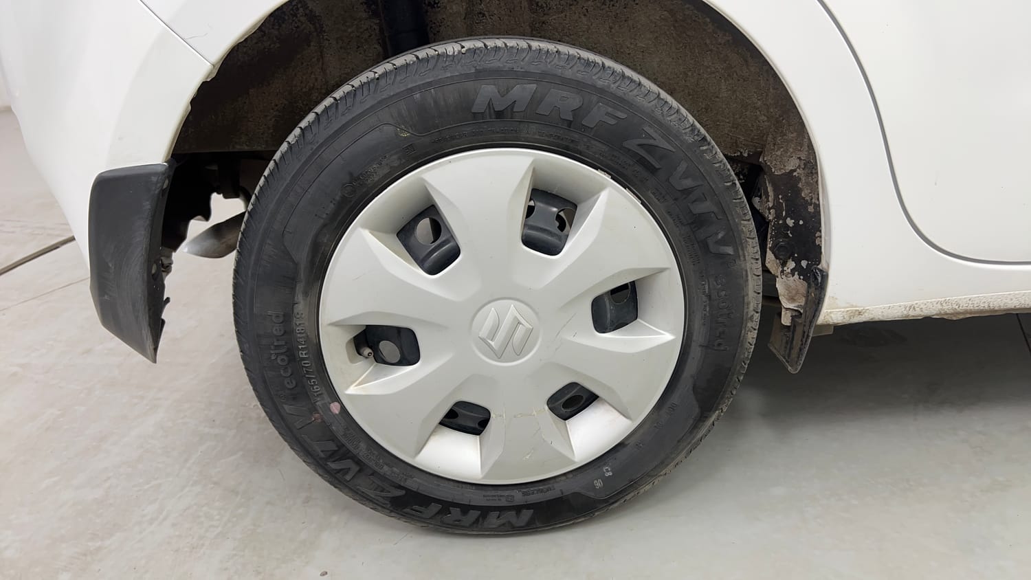 Used 2024 Maruti Suzuki Wagon R VXI 1.0 AGS Petrol Automatic tyres RIGHT REAR TYRE RIM VIEW