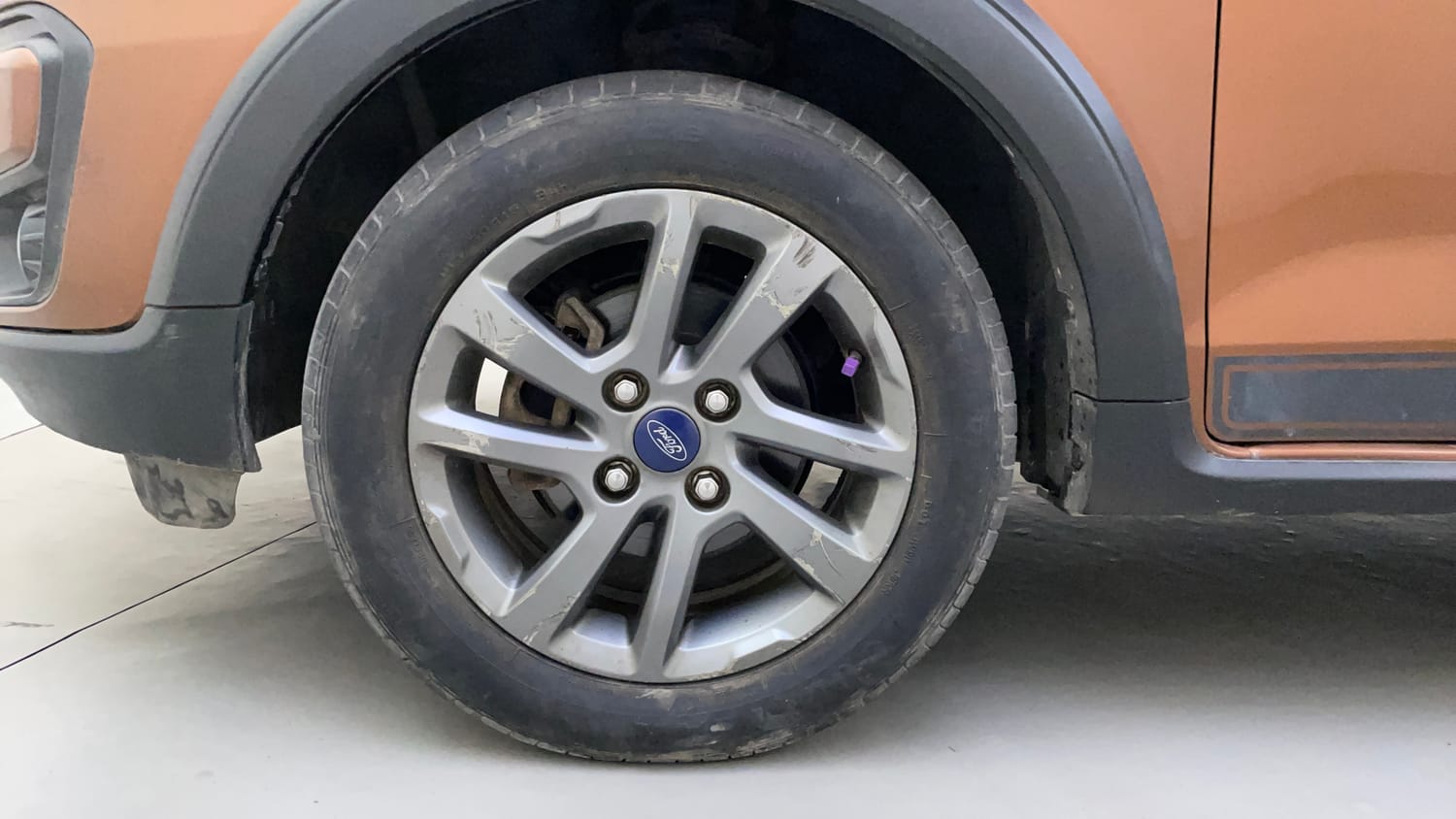 Used 2019 Ford Freestyle Titanium 1.2 Ti-VCT Petrol Manual tyres LEFT FRONT TYRE RIM VIEW
