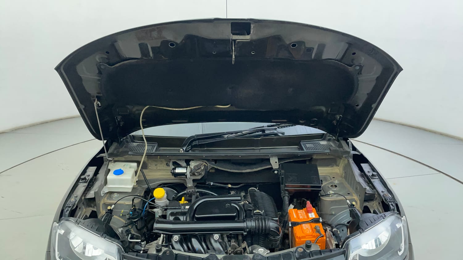 Used 2018 Renault Kwid RXT Petrol Manual engine ENGINE & BONNET OPEN FRONT VIEW