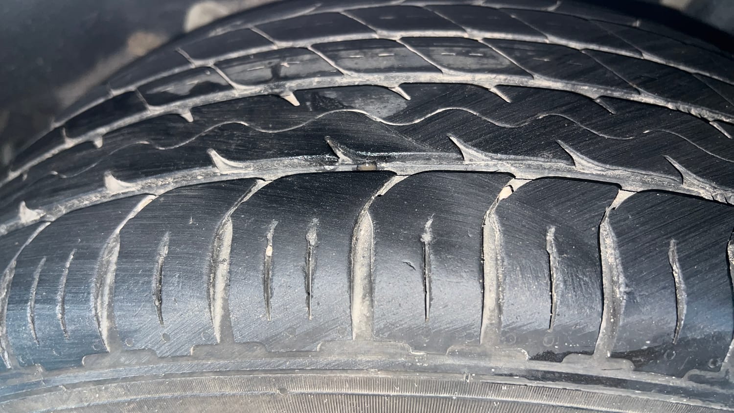 Used 2016 Ford EcoSport Titanium+ 1.0L EcoBoost Petrol Manual tyres LEFT REAR TYRE TREAD VIEW