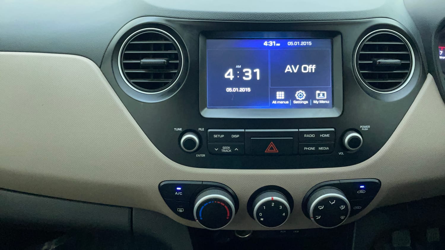 Used 2018 Hyundai Grand i10 Sportz (O) 1.2 Kappa VTVT Petrol Manual interior MUSIC SYSTEM & AC CONTROL VIEW