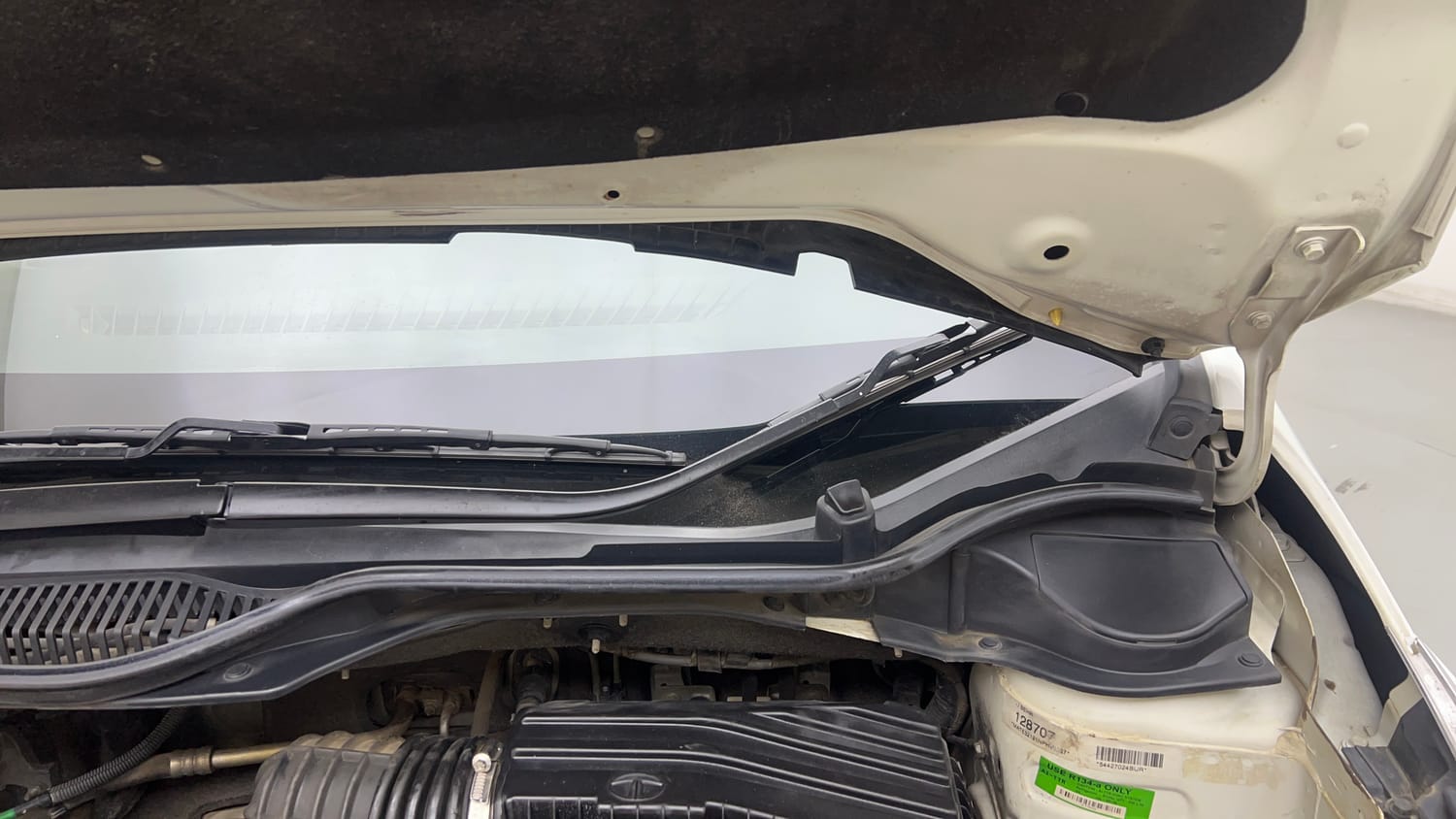 Used 2022 Tata Altroz XZA Petrol Petrol Automatic engine ENGINE LEFT SIDE HINGE & APRON VIEW