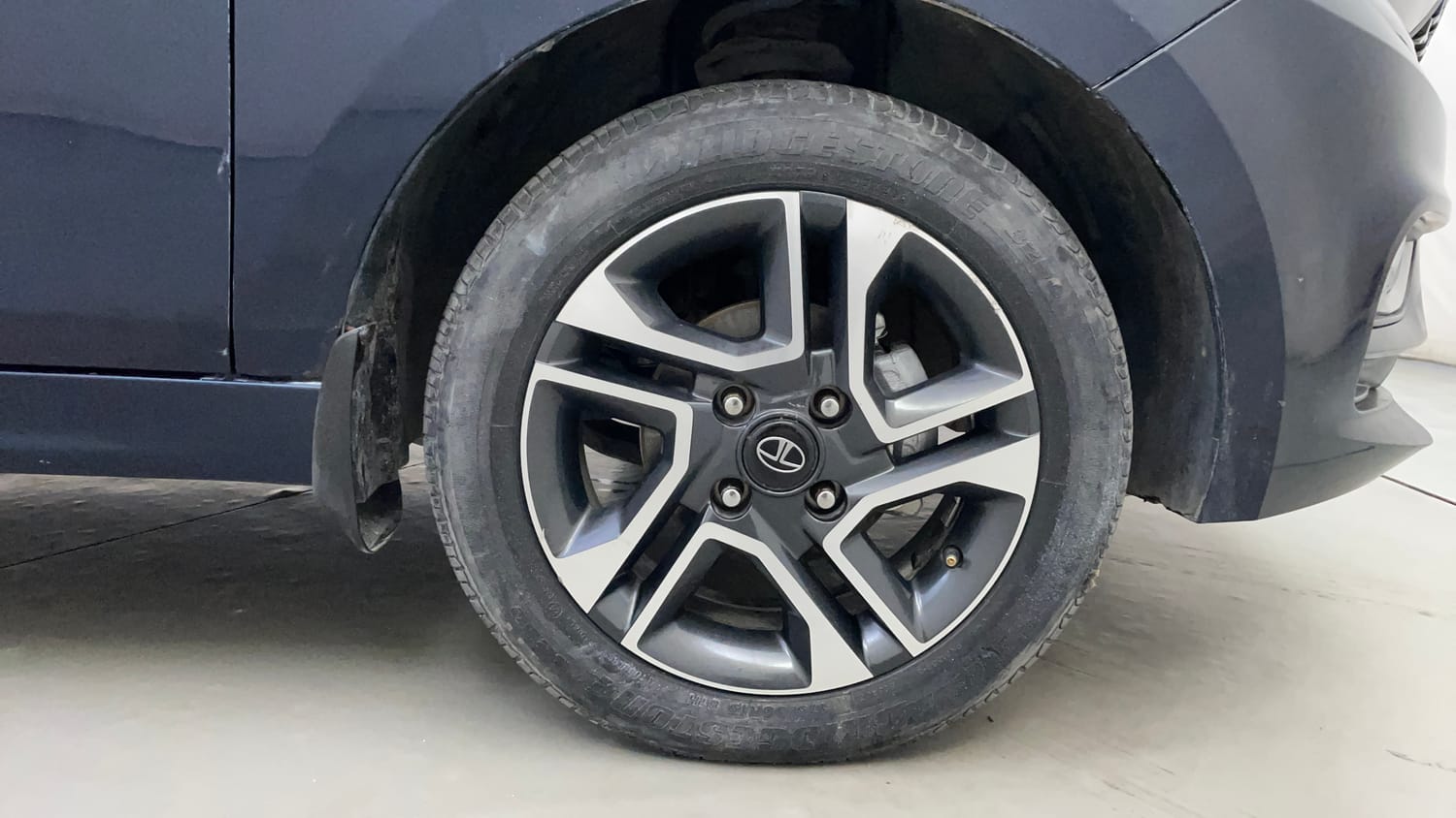 Used 2020 Tata Tigor XZ Plus Petrol Manual tyres RIGHT FRONT TYRE RIM VIEW