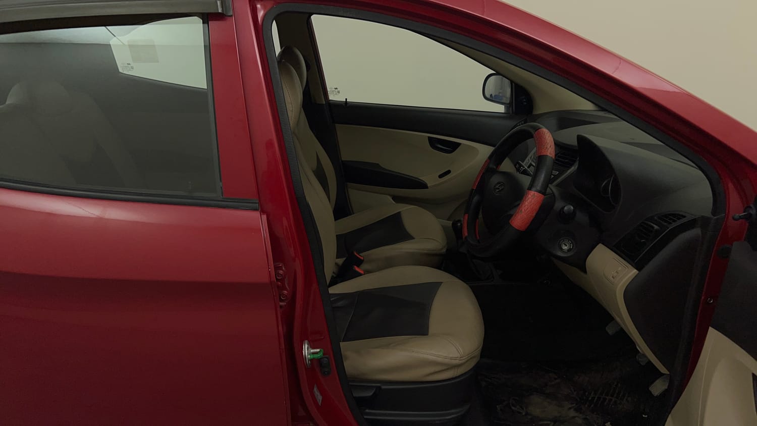 Used 2015 Hyundai Eon Magna + Petrol Manual interior RIGHT SIDE FRONT DOOR CABIN VIEW