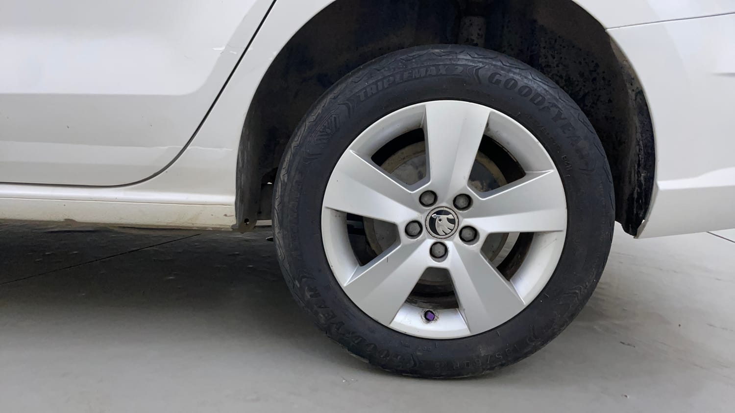 Used 2019 Skoda Rapid Ambition 1.6 MPI AT Petrol Automatic tyres LEFT REAR TYRE RIM VIEW