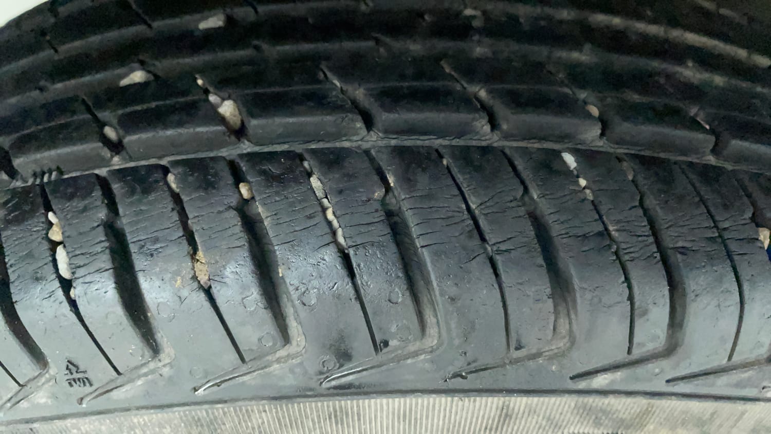 Used 2019 Renault Kwid RXT (O) 1.0 SCE Edition Petrol Manual tyres RIGHT REAR TYRE TREAD VIEW