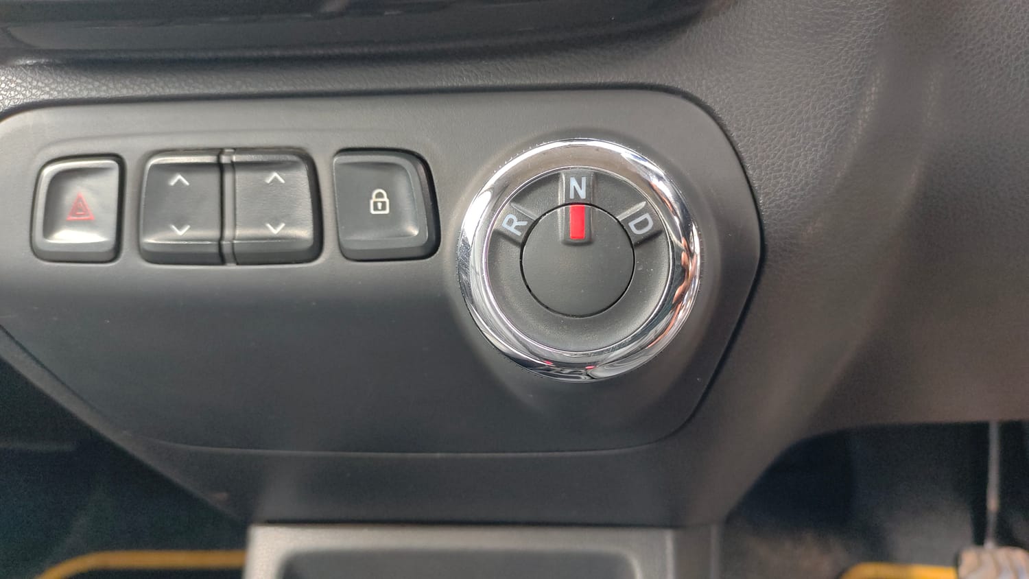 Used 2017 Renault Kwid 1.0 RXT AMT Opt Petrol Automatic interior GEAR  KNOB VIEW