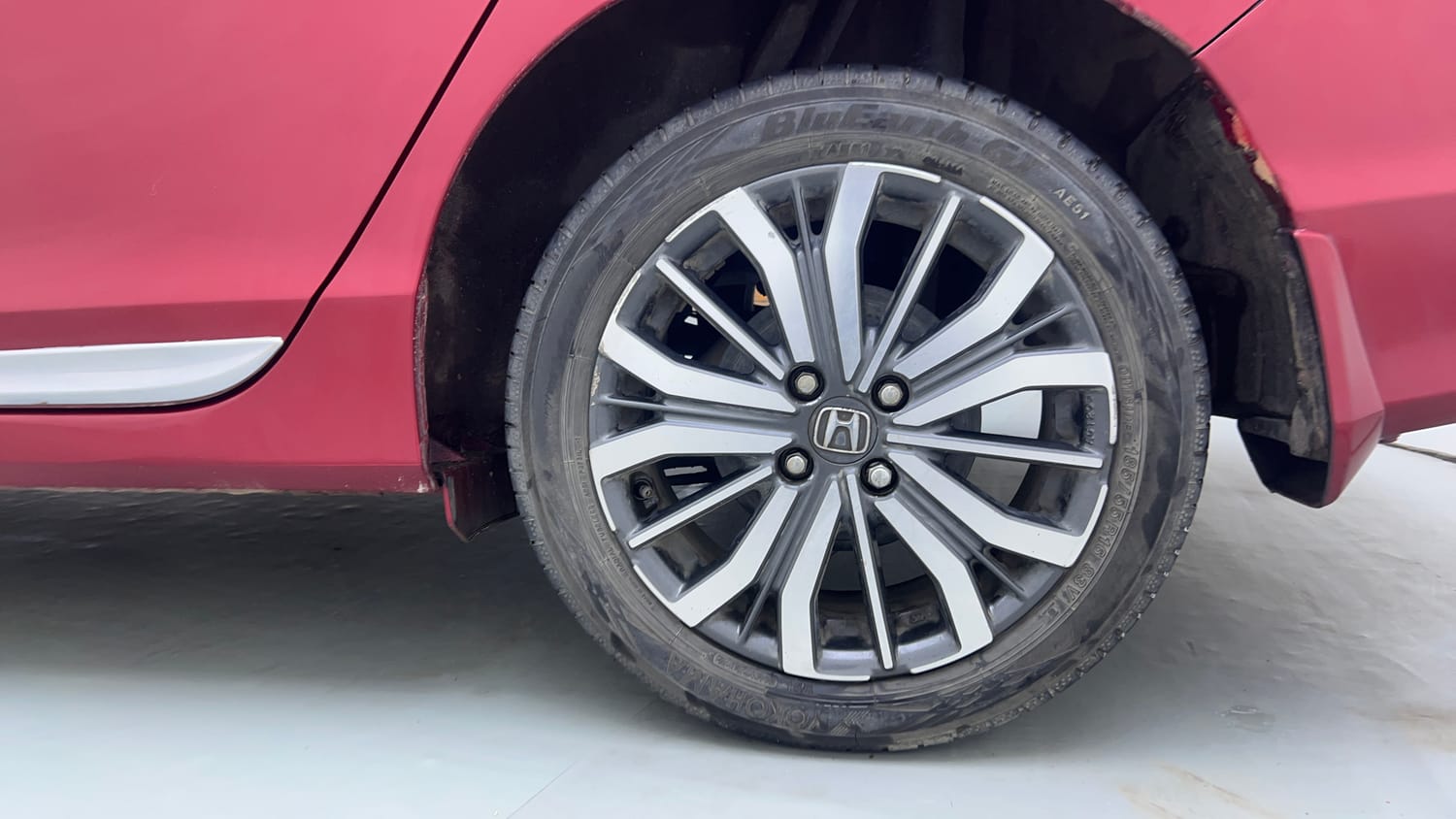 Used 2019 Honda City ZX CVT Petrol Petrol Automatic tyres LEFT REAR TYRE RIM VIEW