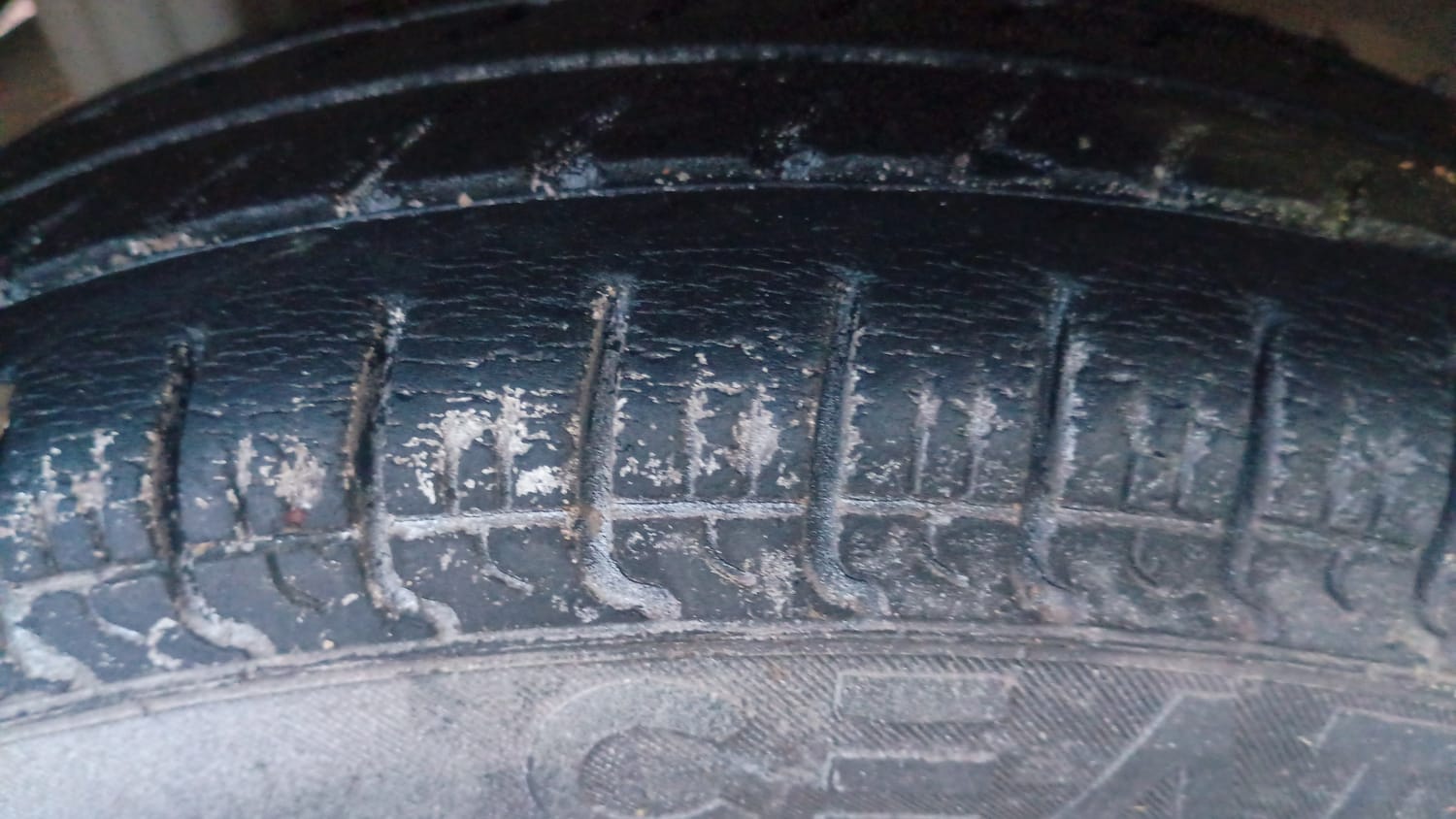 Used 2015 Maruti Suzuki Alto 800 Lxi Petrol Manual tyres RIGHT REAR TYRE TREAD VIEW