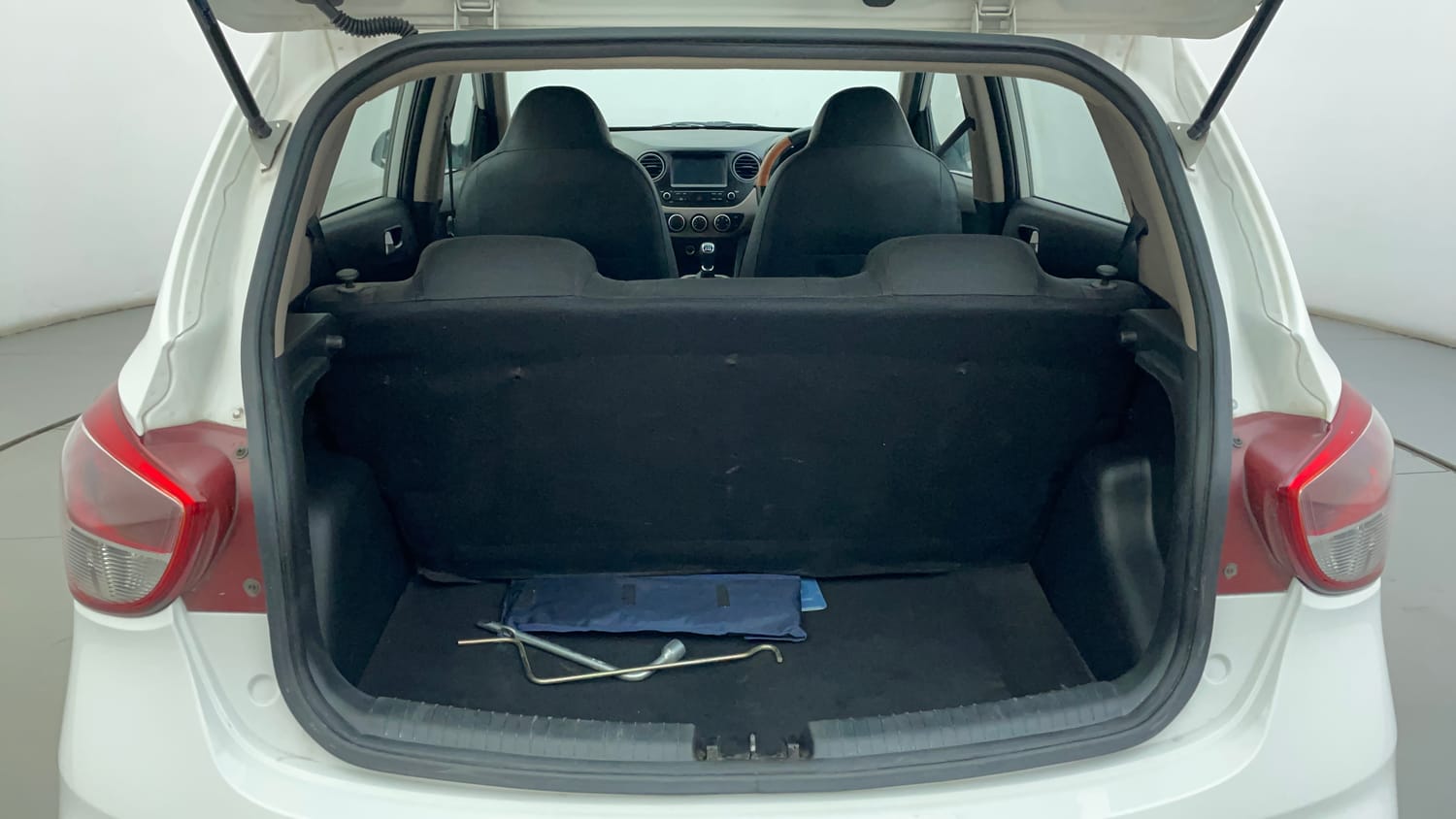 Used 2018 Hyundai Grand i10 Sportz (O) 1.2 Kappa VTVT Petrol Manual interior DICKY INSIDE VIEW