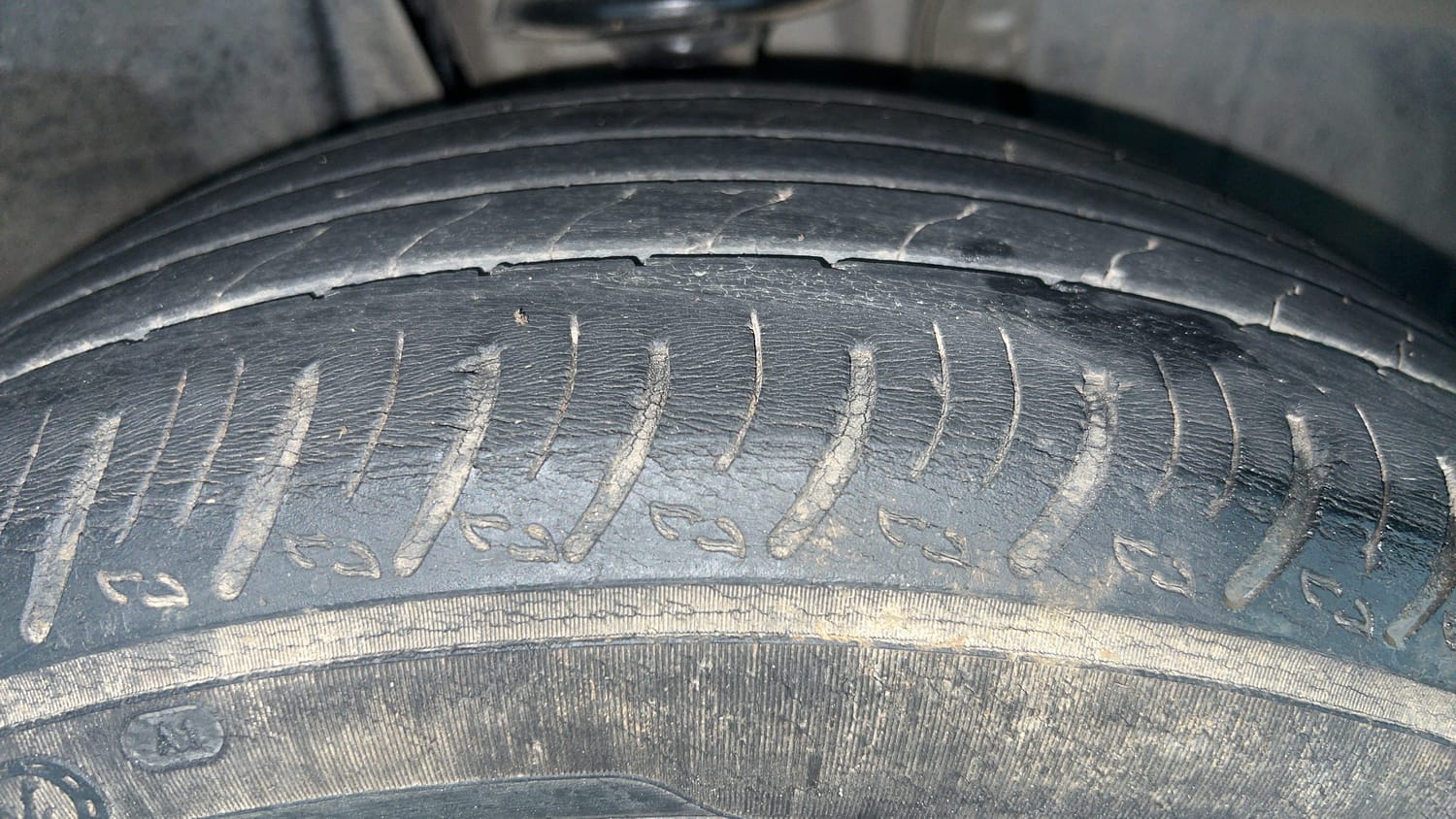 Used 2021 Nissan Magnite XE Petrol Manual tyres RIGHT FRONT TYRE TREAD VIEW