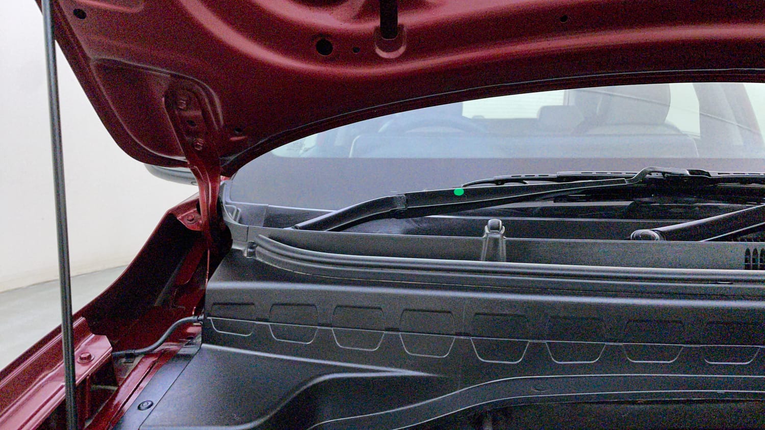 Used 2023 Kia Sonet HTX 1.0 DCT Petrol Automatic engine ENGINE RIGHT SIDE HINGE & APRON VIEW