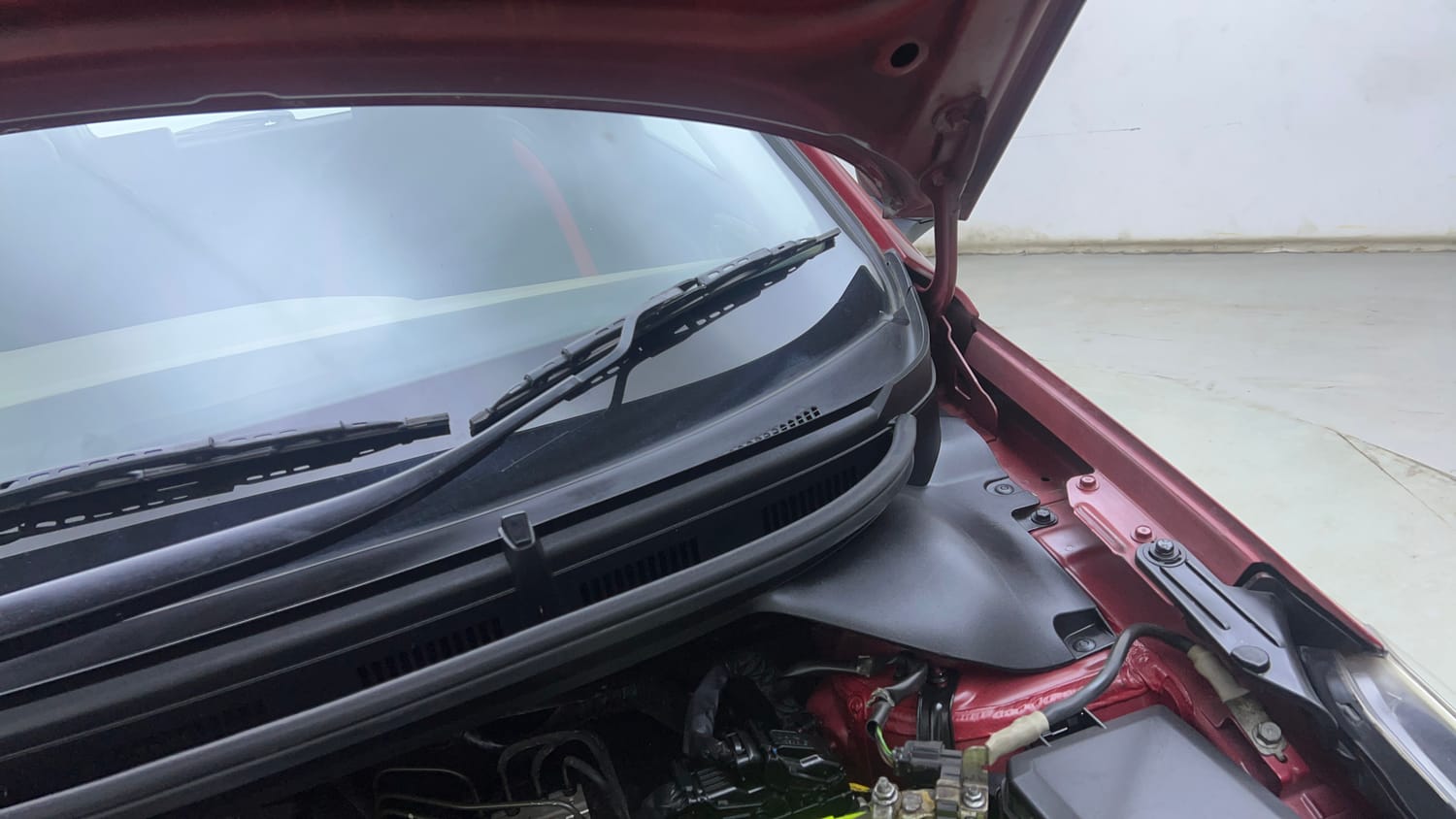 Used 2018 Hyundai Elite i20 Asta 1.2 (O) Petrol Manual engine ENGINE LEFT SIDE HINGE & APRON VIEW