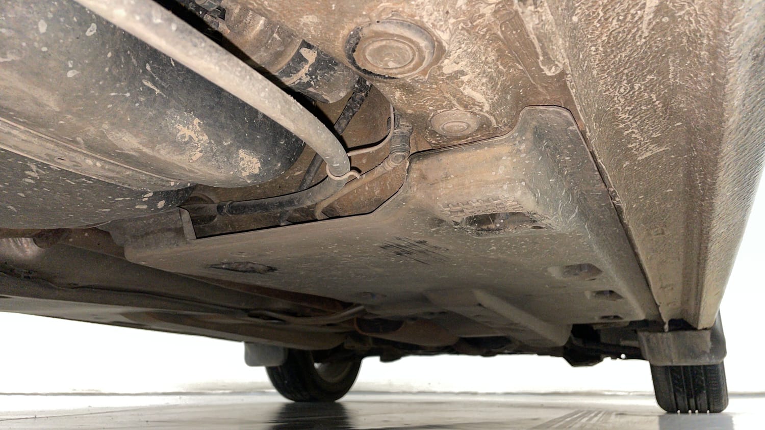 Used 2014 Volkswagen Vento Highline Petrol Petrol Manual extra REAR RIGHT UNDERBODY VIEW