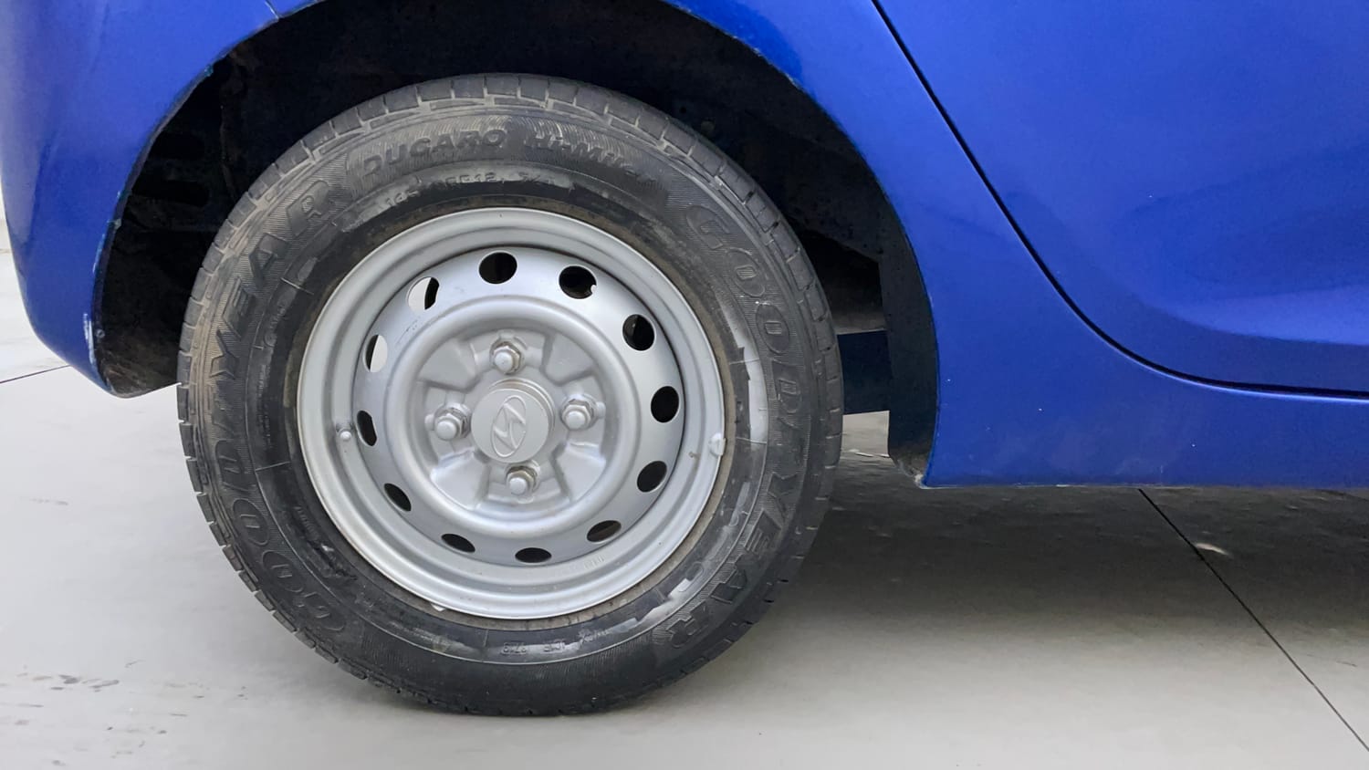Used 2012 Hyundai Eon Era Petrol Manual tyres RIGHT REAR TYRE RIM VIEW