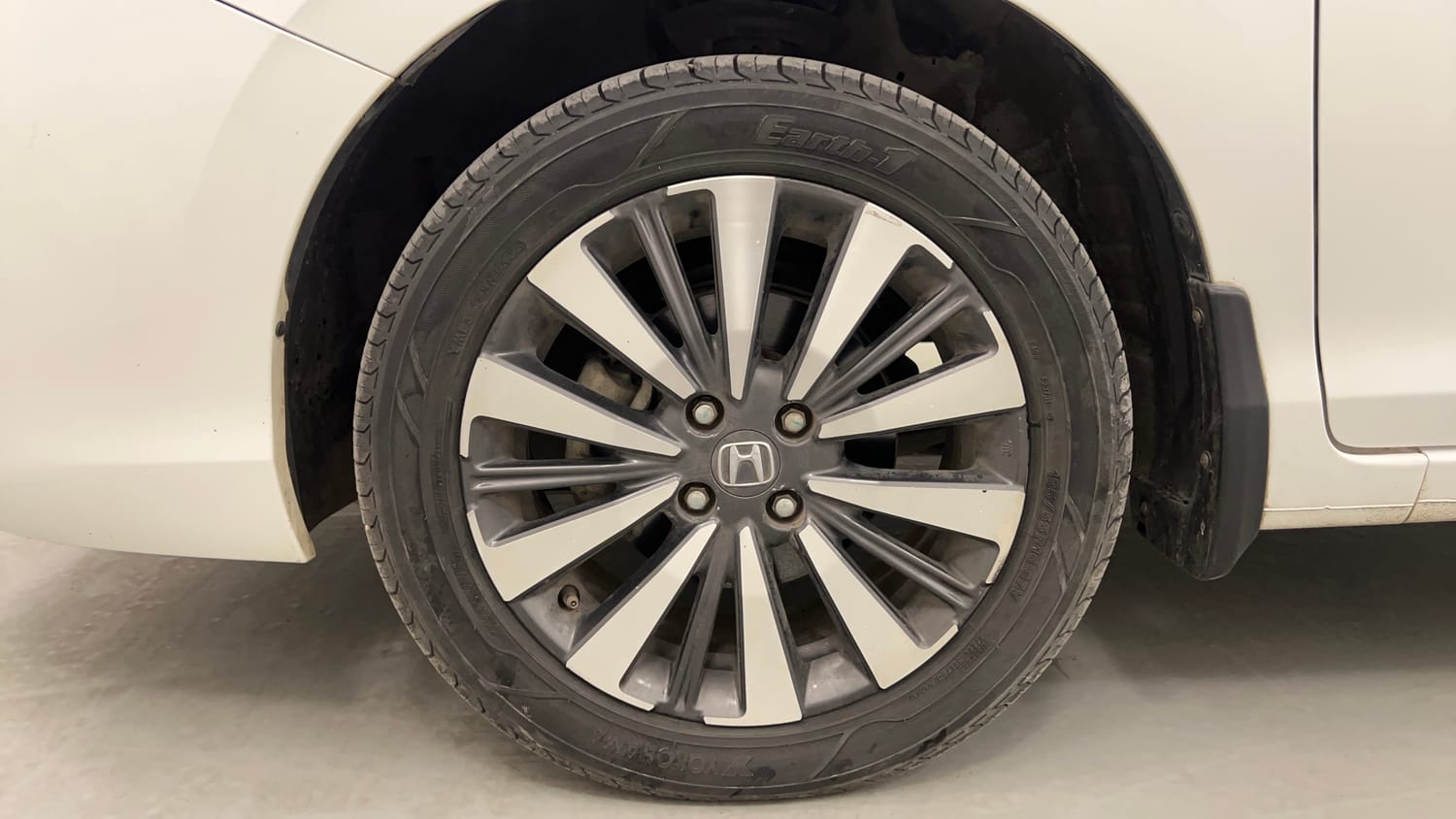 Used 2023 Honda City ZX Petrol MT Petrol Manual tyres LEFT FRONT TYRE RIM VIEW