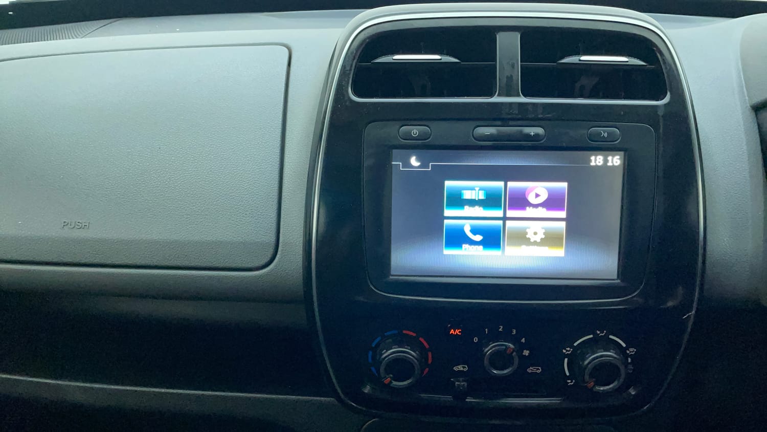 Used 2019 Renault Kwid RXT (O) 1.0 SCE Edition Petrol Manual interior MUSIC SYSTEM & AC CONTROL VIEW