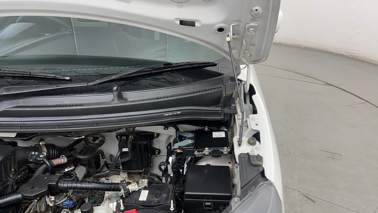 Used 2024 Maruti Suzuki Wagon R VXI 1.0 AGS Petrol Automatic engine ENGINE LEFT SIDE HINGE & APRON VIEW