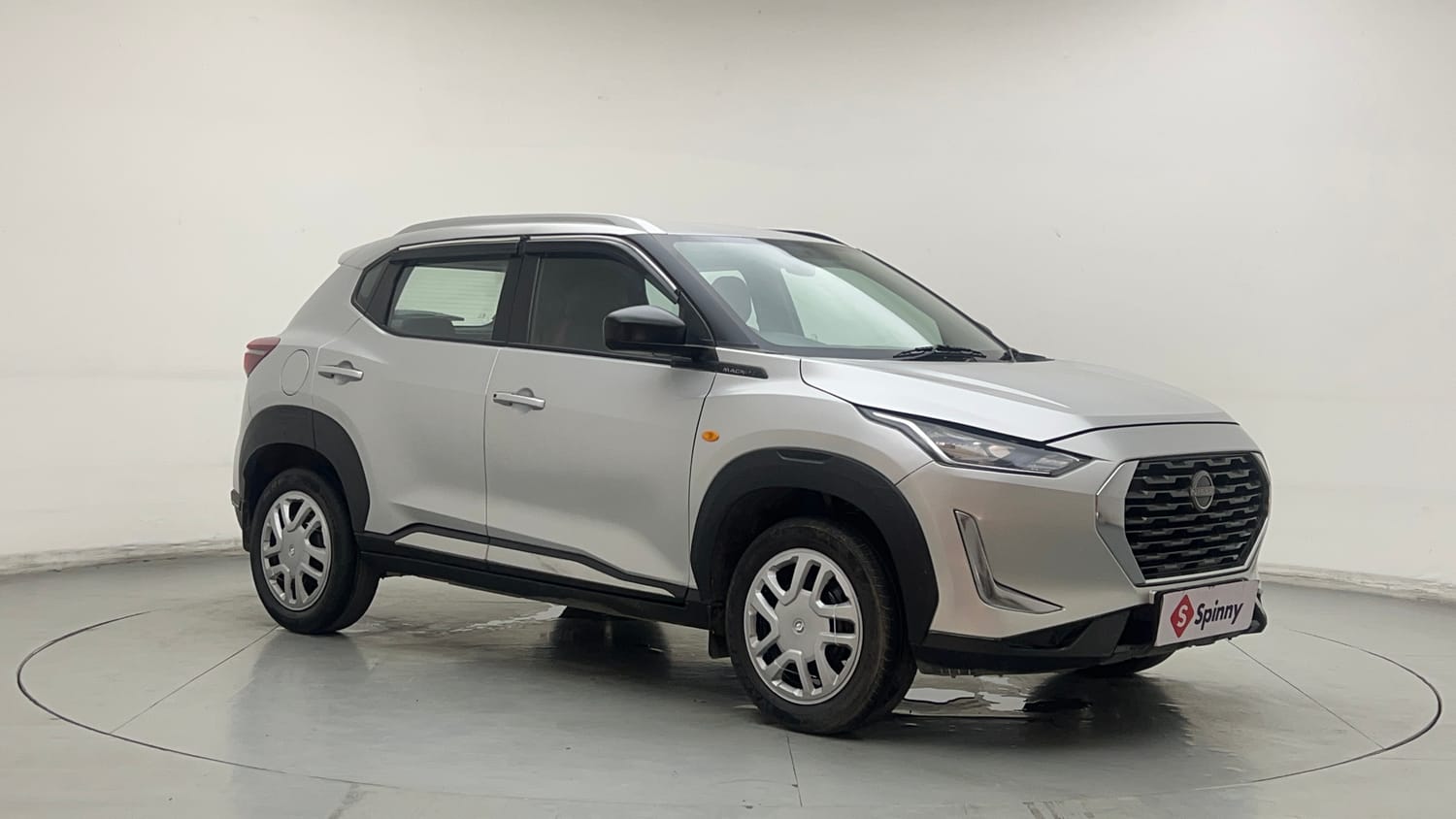 Used 2021 Nissan Magnite XE Petrol Manual exterior RIGHT FRONT CORNER VIEW