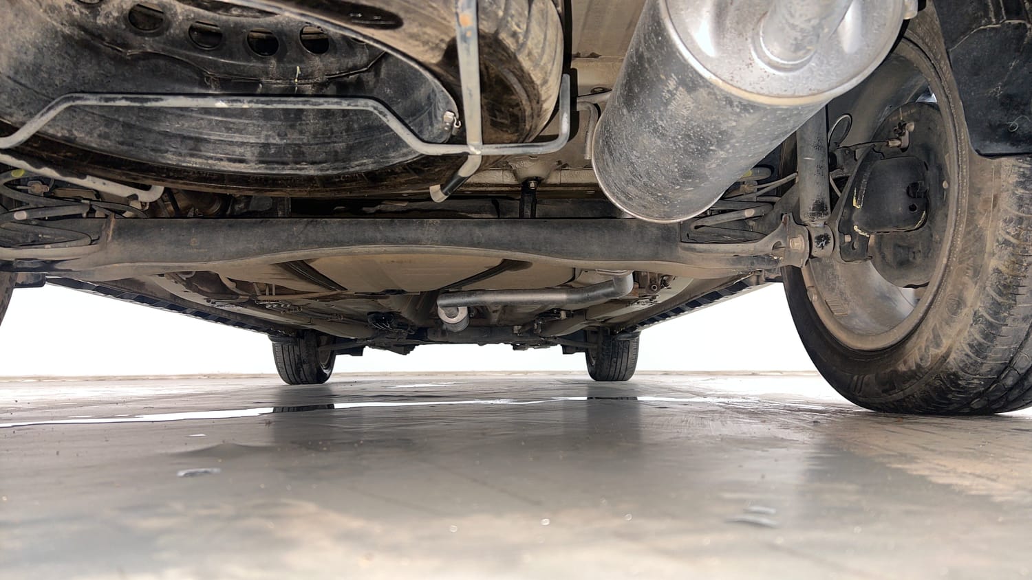 Used 2023 Maruti Suzuki XL6 Zeta AT Petrol Petrol Automatic extra REAR UNDERBODY VIEW (TAKEN FROM REAR)