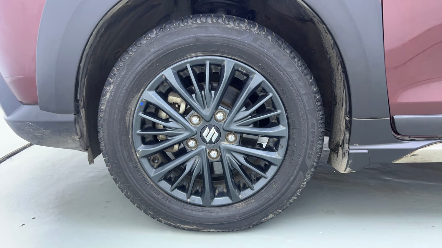 Used 2022 Maruti Suzuki XL6 Zeta AT Petrol Petrol Automatic tyres LEFT FRONT TYRE RIM VIEW