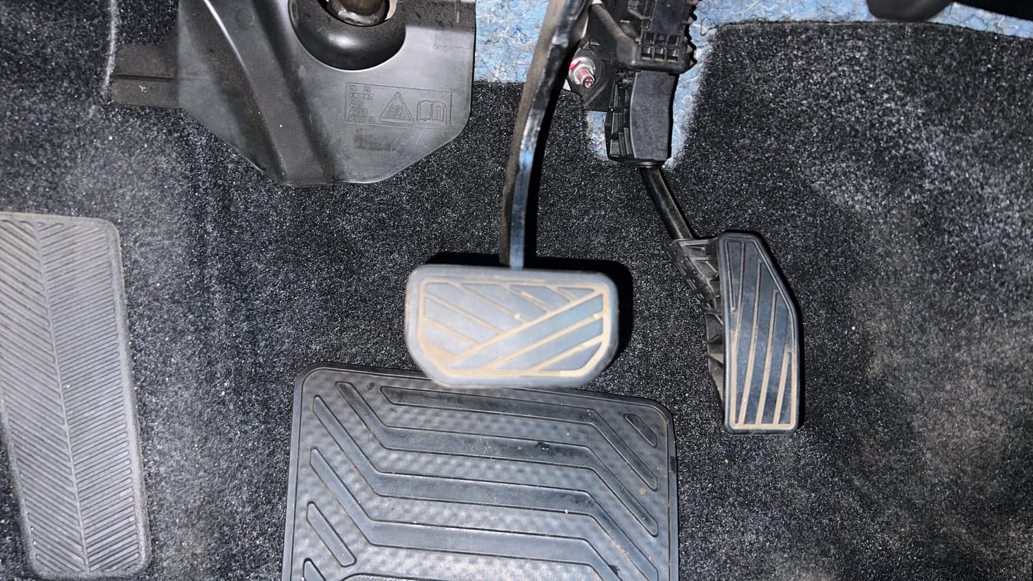 Used 2022 Maruti Suzuki XL6 Zeta AT Petrol Petrol Automatic interior PEDALS VIEW