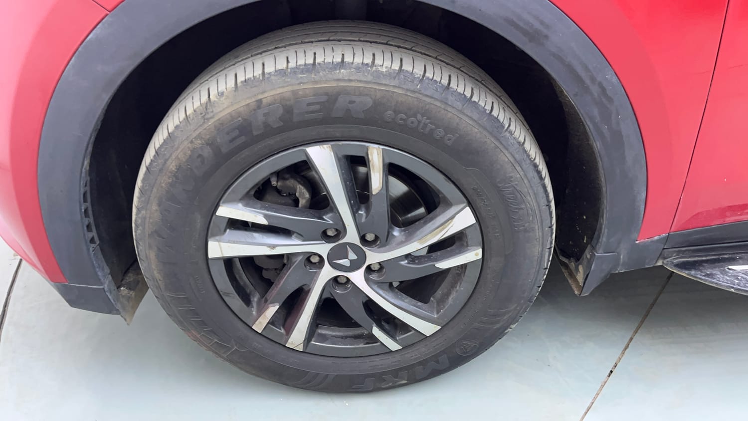 Used 2024 Mahindra XUV700 AX 5 Petrol AT 5 STR Petrol Automatic tyres LEFT FRONT TYRE RIM VIEW