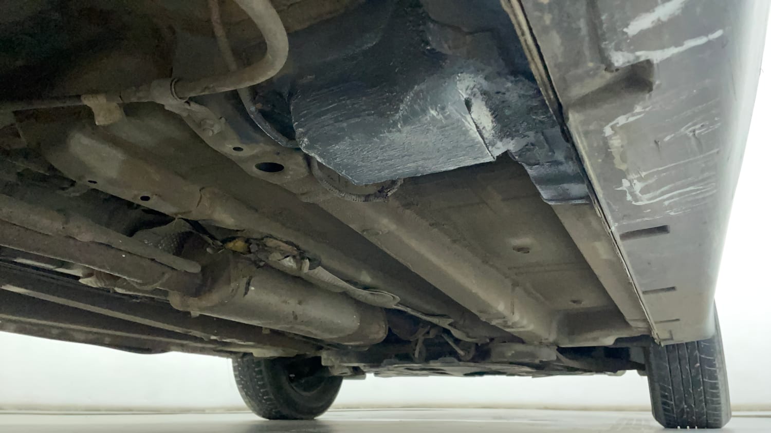 Used 2023 Mahindra XUV 300 W6 1.2 Petrol AMT Petrol Automatic extra REAR RIGHT UNDERBODY VIEW
