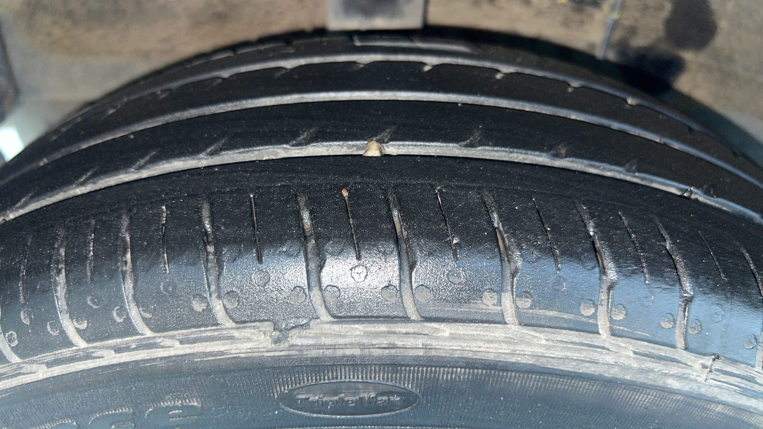 Used 2025 Hyundai Grand i10 Nios Sportz (O) 1.2 Kappa VTVT Petrol Manual tyres RIGHT REAR TYRE TREAD VIEW