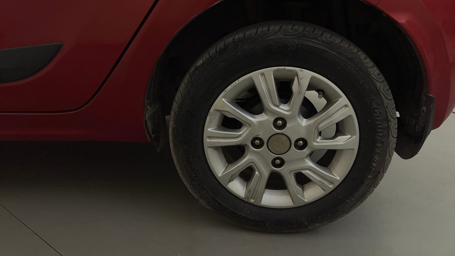 Used 2018 Tata Tiago Revotron XZA Petrol Automatic tyres LEFT REAR TYRE RIM VIEW