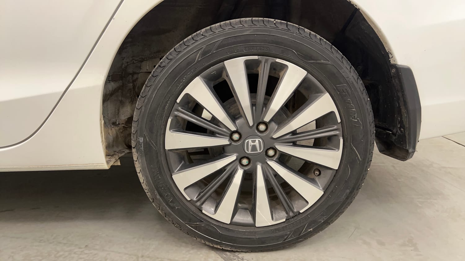 Used 2023 Honda City ZX Petrol MT Petrol Manual tyres LEFT REAR TYRE RIM VIEW