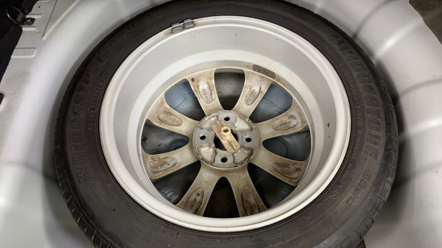 Used 2012 Hyundai Verna Fluidic 1.6 VTVT SX Petrol Manual tyres SPARE TYRE VIEW