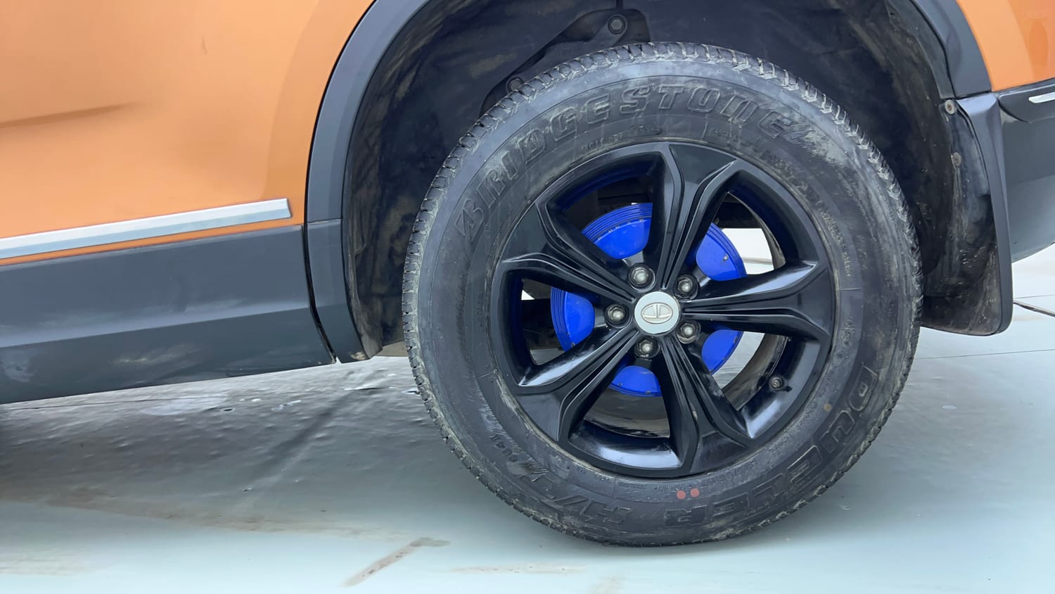 Used 2019 Tata Harrier XZ Diesel Manual tyres LEFT REAR TYRE RIM VIEW