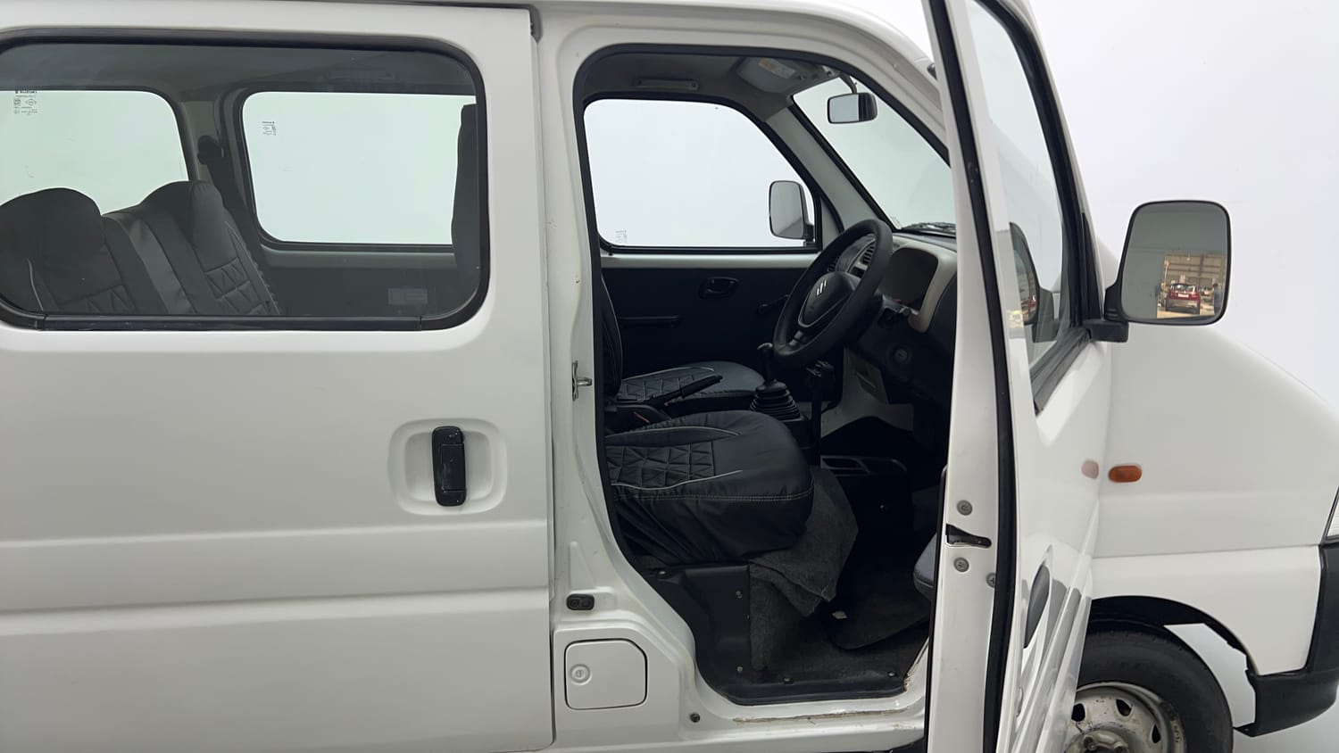 Used 2022 Maruti Suzuki Eeco 5 STR AC (O) Petrol Manual interior RIGHT SIDE FRONT DOOR CABIN VIEW