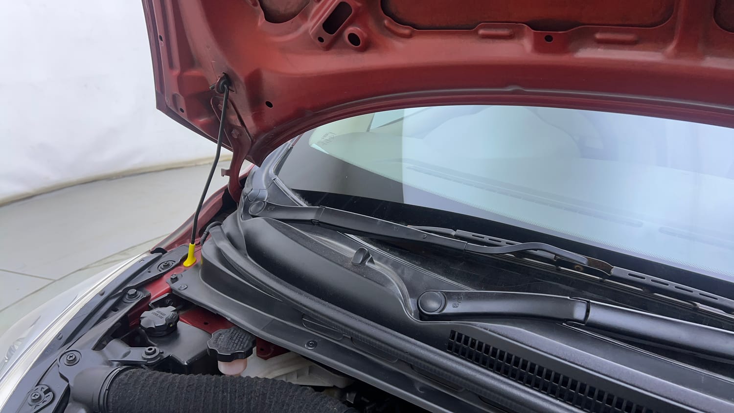 Used 2012 Hyundai i10 Sportz 1.2 Kappa2 Petrol Manual engine ENGINE RIGHT SIDE HINGE & APRON VIEW