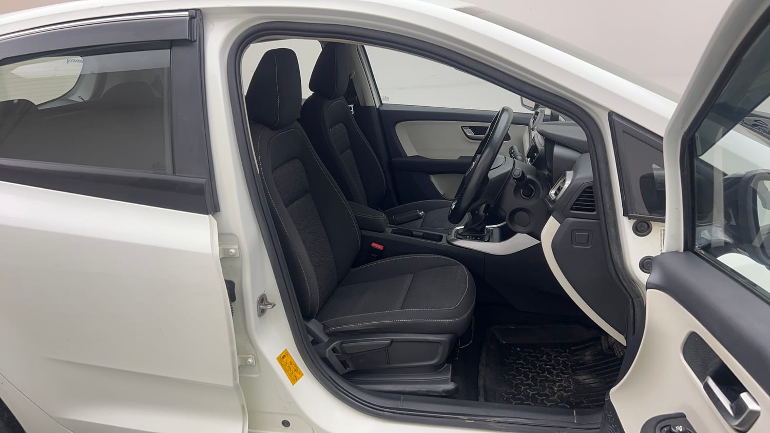 Used 2022 Tata Altroz XZA Petrol Petrol Automatic interior RIGHT SIDE FRONT DOOR CABIN VIEW