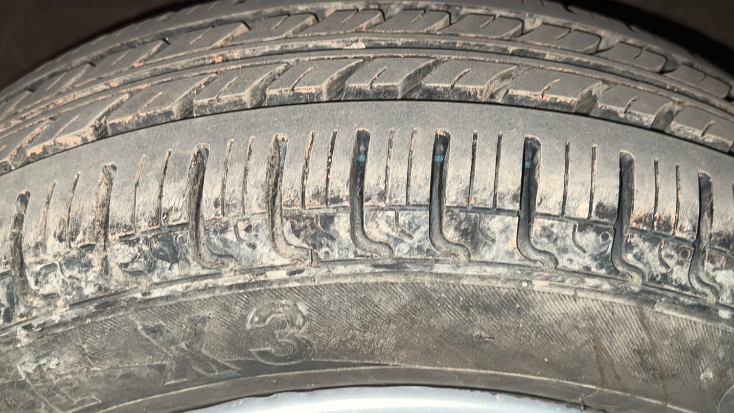 Used 2016 Maruti Suzuki Alto K10 VXi AMT Petrol Automatic tyres RIGHT FRONT TYRE TREAD VIEW