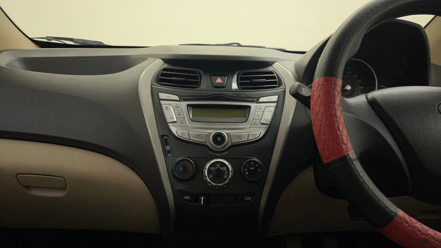 Used 2015 Hyundai Eon Magna + Petrol Manual top_features Integrated (in-dash) music system