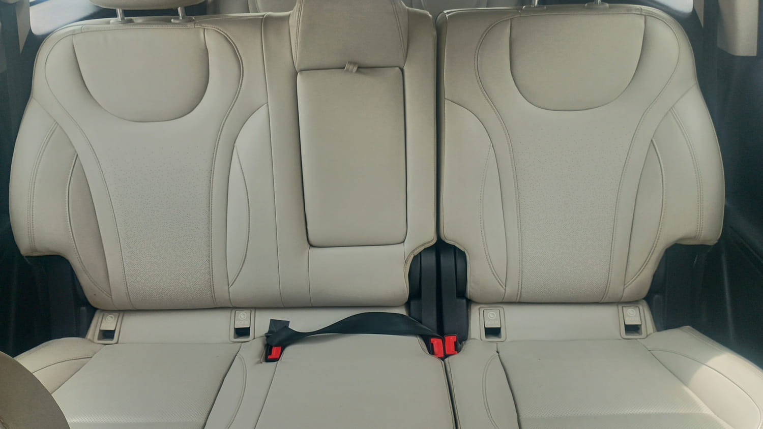 Used 2023 Mahindra XUV700 AX 7 Luxury Pack Diesel MT 7 STR Diesel Manual interior REAR SEAT CONDITION VIEW