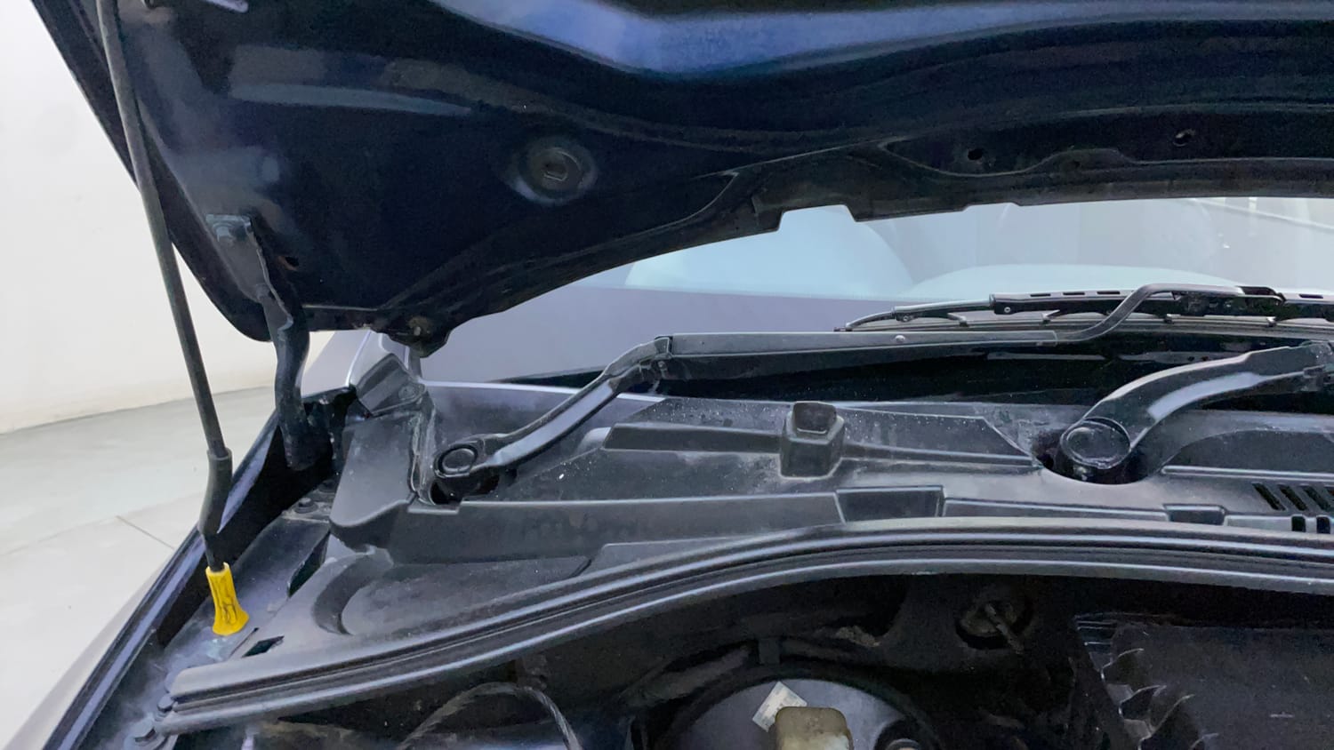 Used 2020 Tata Tigor XZ Plus Petrol Manual engine ENGINE RIGHT SIDE HINGE & APRON VIEW