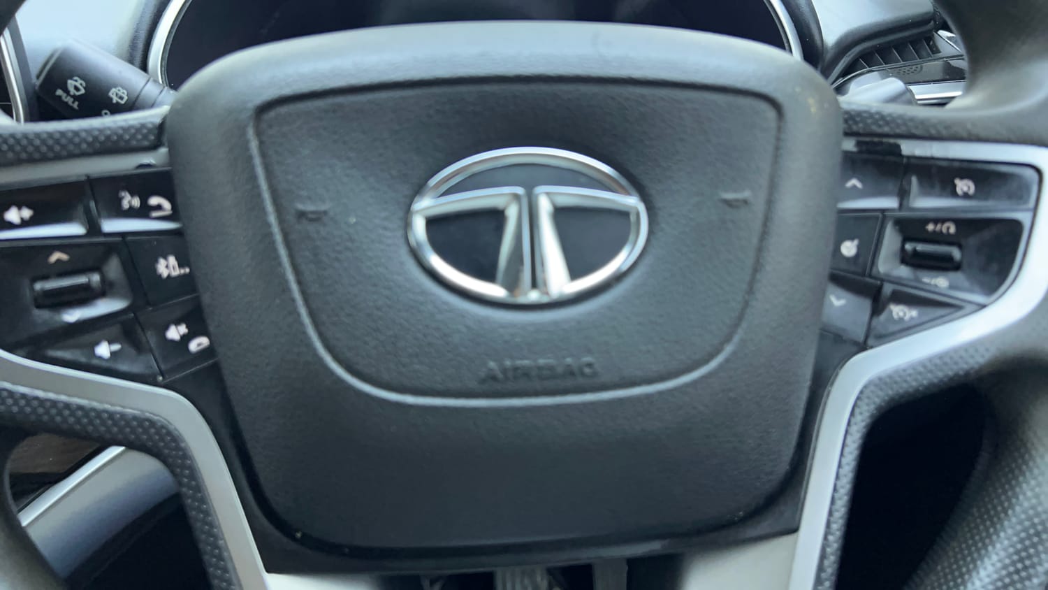 Used 2019 Tata Harrier XZ Diesel Manual top_features Airbags