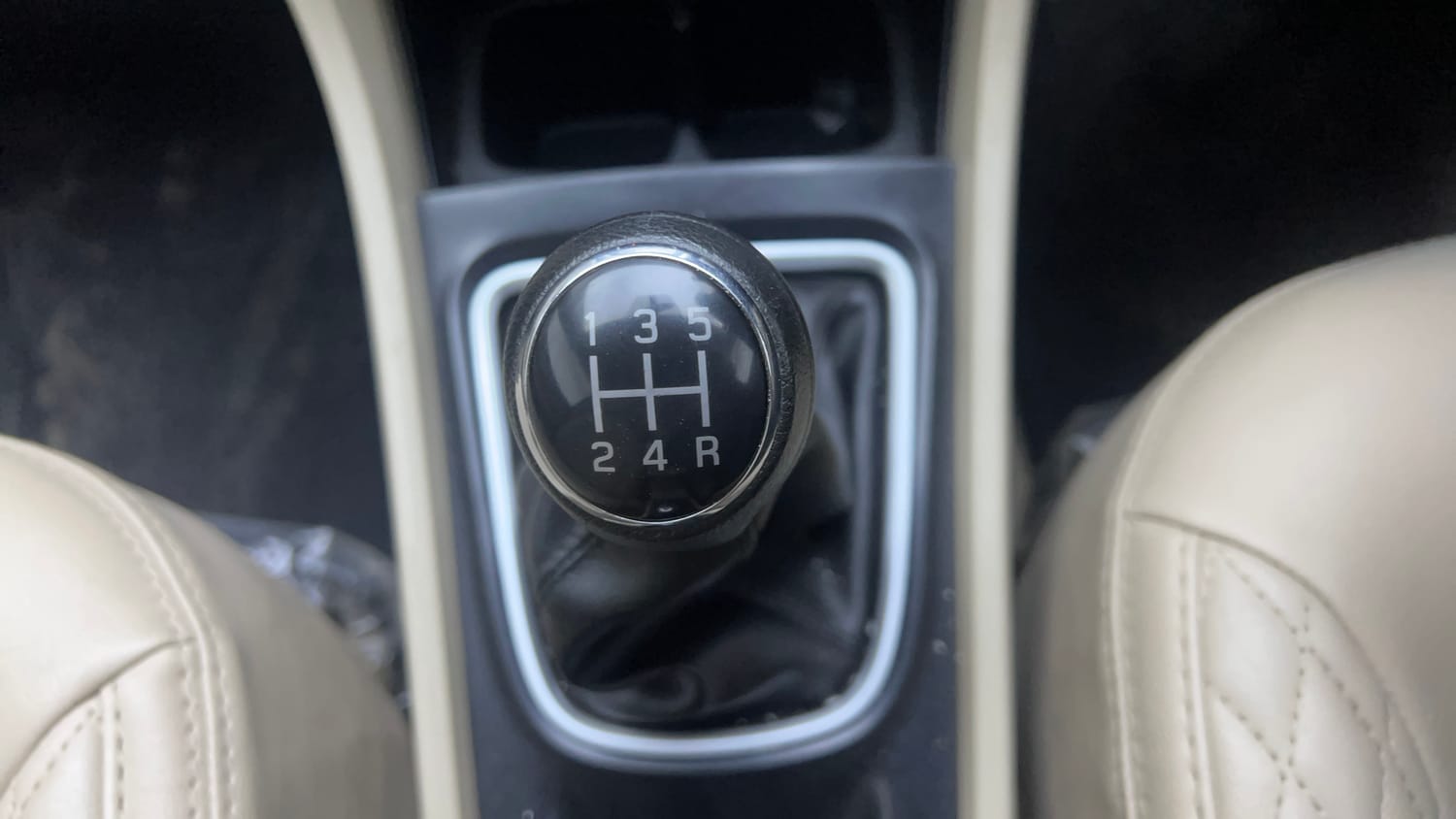Used 2023 Maruti Suzuki Ciaz Zeta 1.5 Petrol Manual interior GEAR  KNOB VIEW