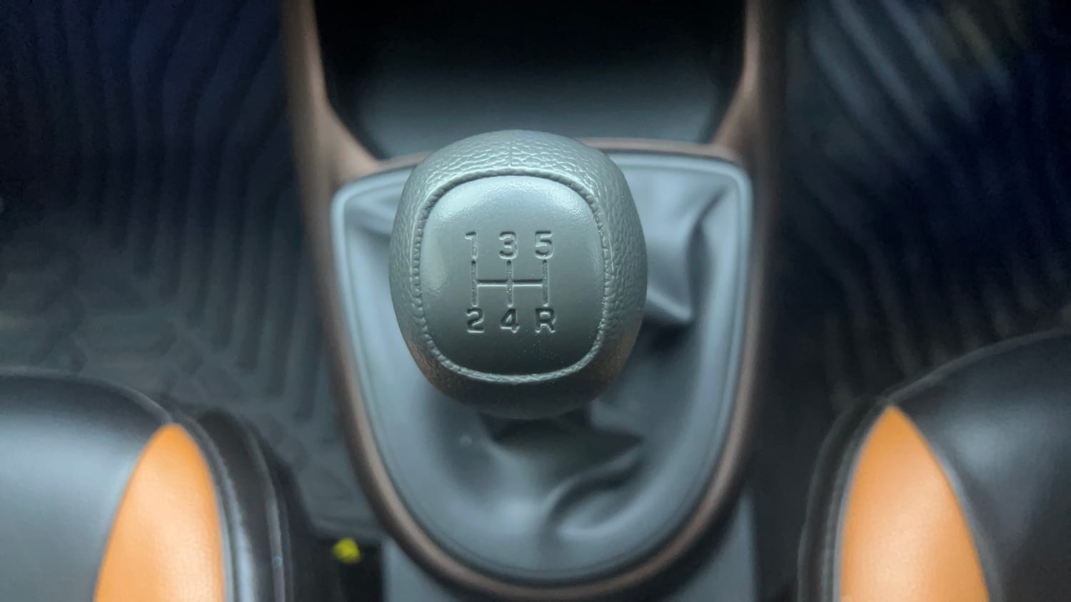 Used 2024 Hyundai Aura S 1.2 CNG Cng Manual interior GEAR  KNOB VIEW
