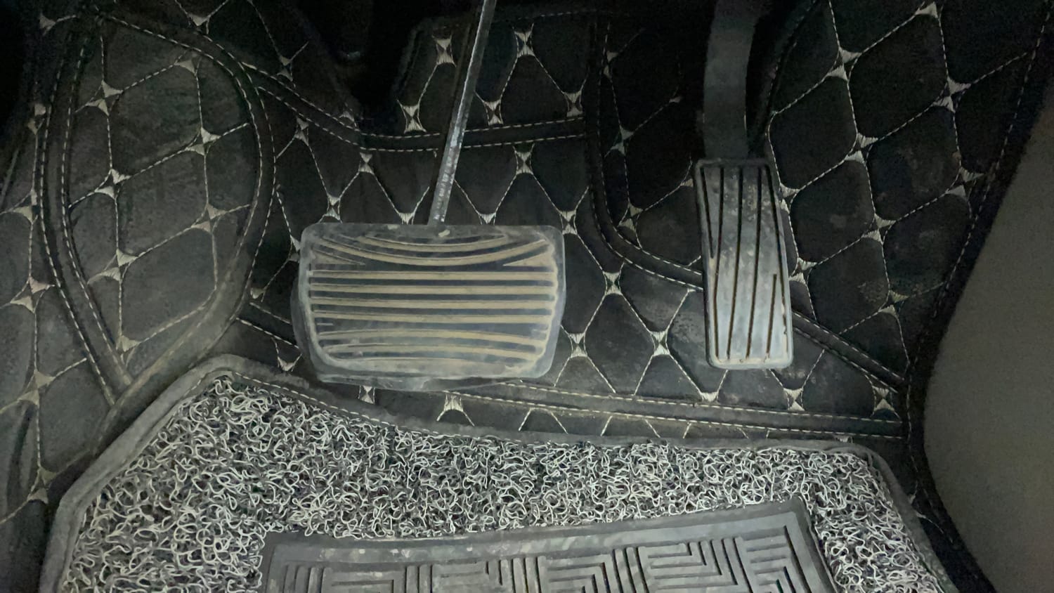 Used 2023 Mahindra XUV 300 W6 1.2 Petrol AMT Petrol Automatic interior PEDALS VIEW