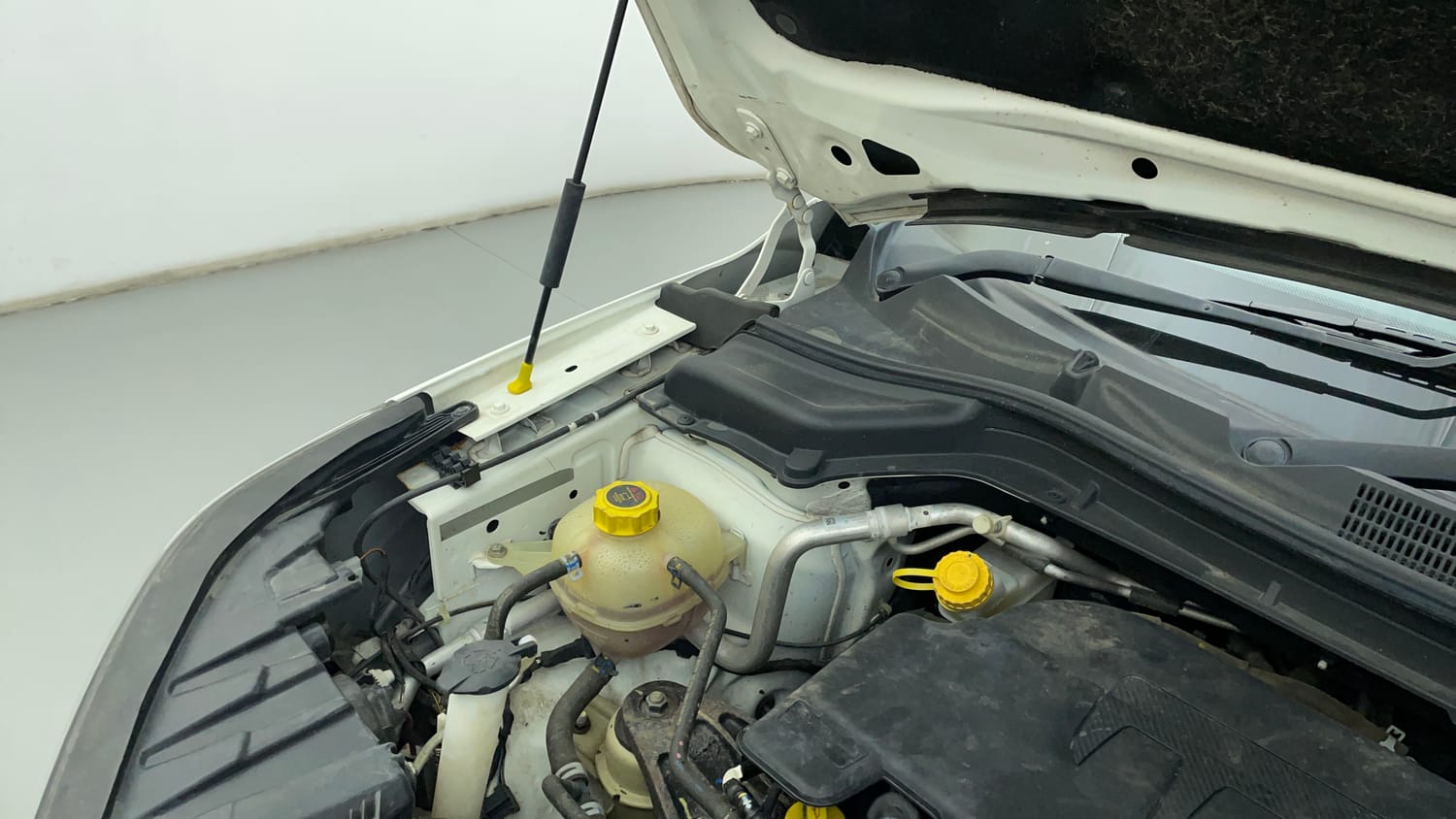 Used 2023 Mahindra XUV 300 W6 1.2 Petrol AMT Petrol Automatic engine ENGINE RIGHT SIDE HINGE & APRON VIEW