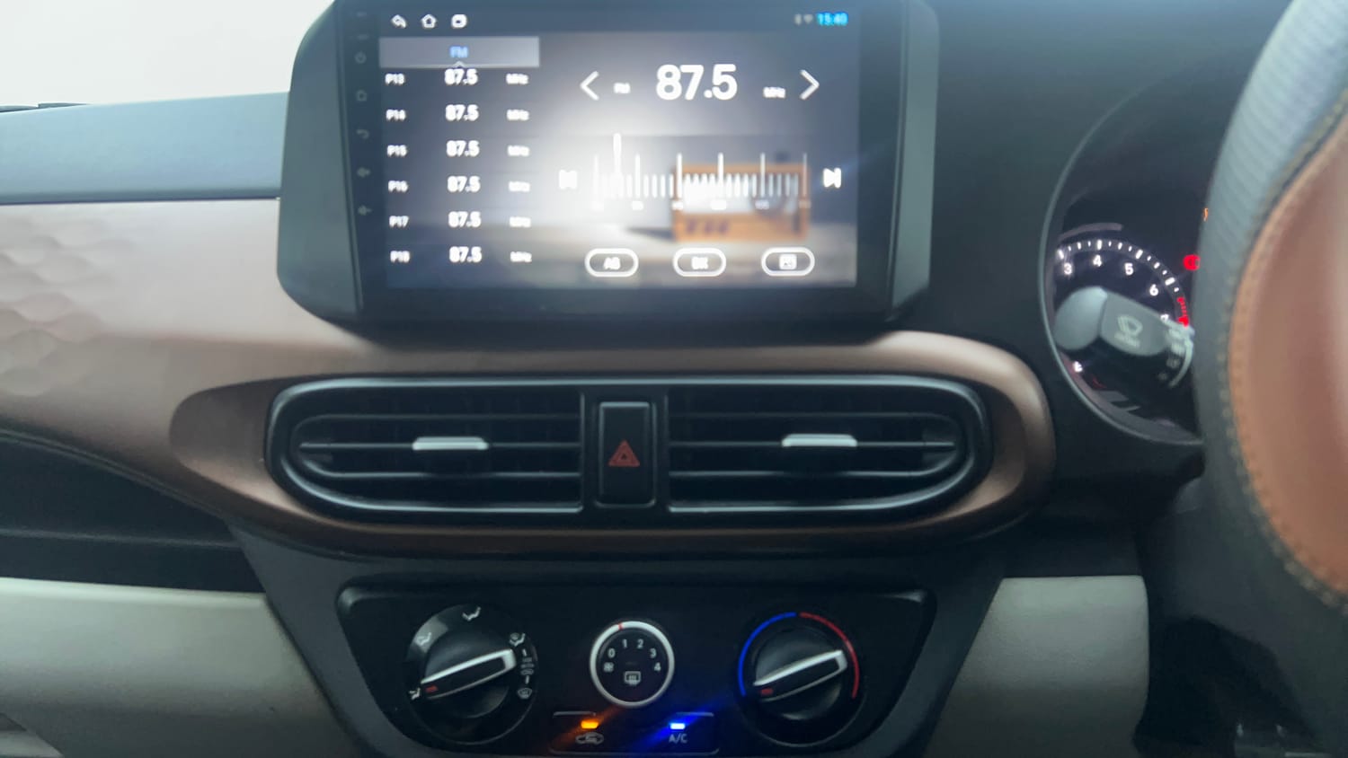 Used 2024 Hyundai Aura S 1.2 CNG Cng Manual interior MUSIC SYSTEM & AC CONTROL VIEW