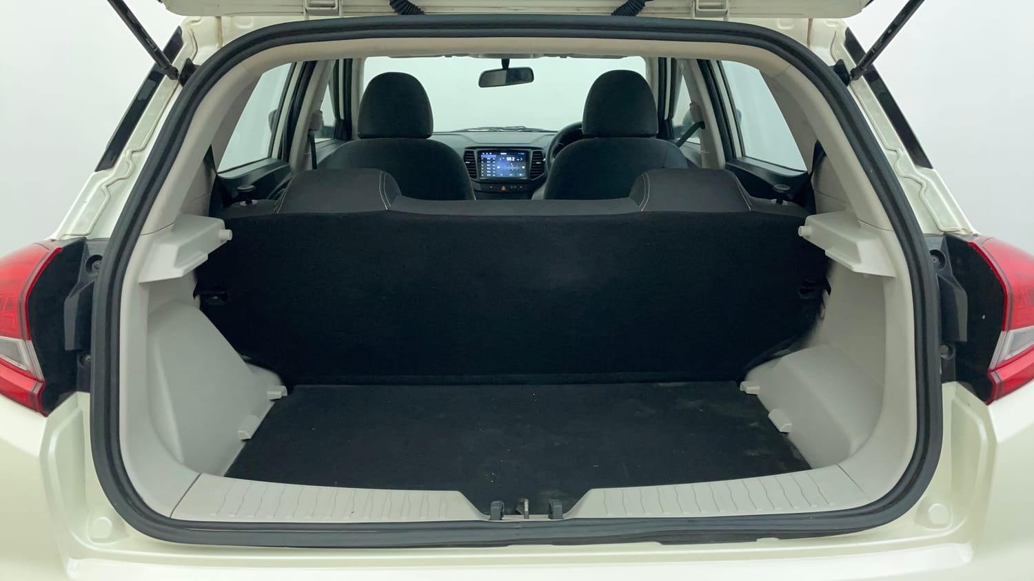 Used 2023 Mahindra XUV 300 W6 1.2 Petrol AMT Petrol Automatic interior DICKY INSIDE VIEW