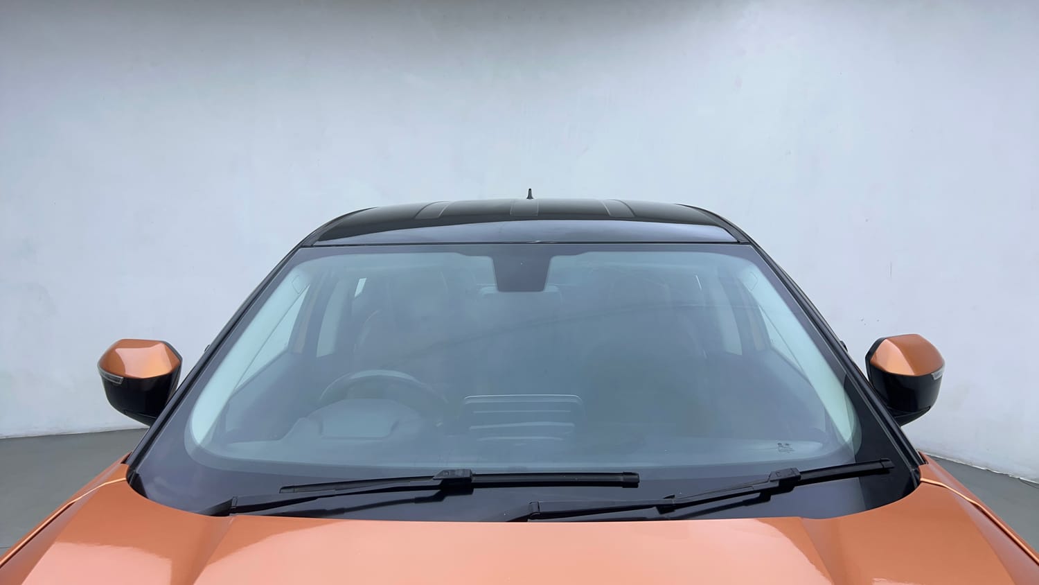 Used 2019 Tata Harrier XZ Diesel Manual exterior FRONT WINDSHIELD VIEW