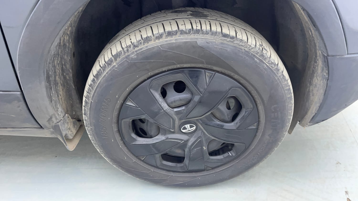 Used 2023 Tata Punch Adventure AMT Petrol Automatic tyres RIGHT FRONT TYRE RIM VIEW