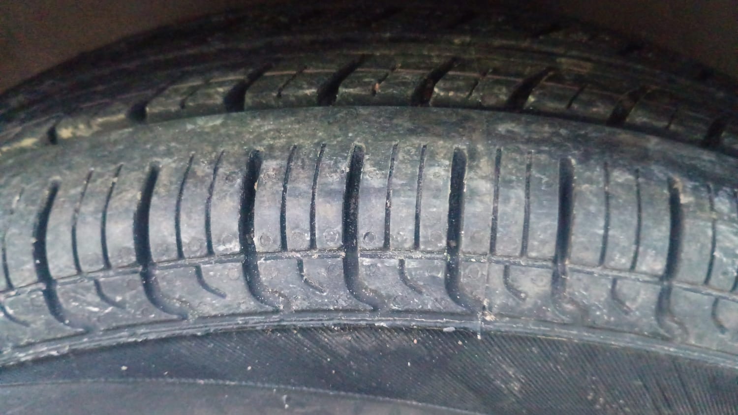 Used 2015 Maruti Suzuki Alto 800 Lxi Petrol Manual tyres LEFT FRONT TYRE TREAD VIEW